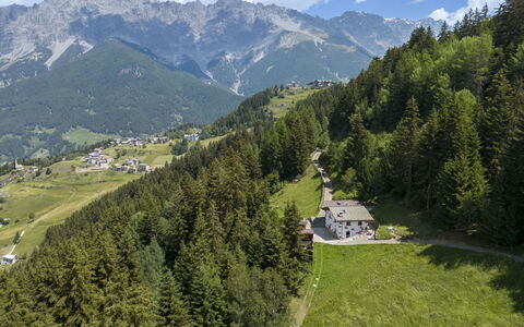 Chalet Ralon: Bjergrige Landskabsformer, Træ, Bjerg, Natur, Bakke, Naturlige Landskab, Highland, Landskab, Bjergkæde
