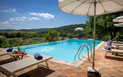 Villa Santa Barbara, Pool and Relax, Siena Country: Svømmepøl, Blå, Udendørs Møbler, Udvej, Liggestol, Thermae, Eco Hotel, Hacienda, Villa, Hotel