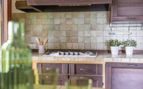 Casa Dolceconero: Køkken, Countertop, Træ, Indretning, Gulvbelægning, Cabinetry, Køkken Apparat, Etage, Komfur, Hjem