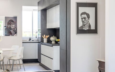 Art&Sea House: Møbel, Køkken, Indretning, Countertop, Gulvbelægning, Cabinetry, Køkken Apparat, Etage, Hjem, Skab