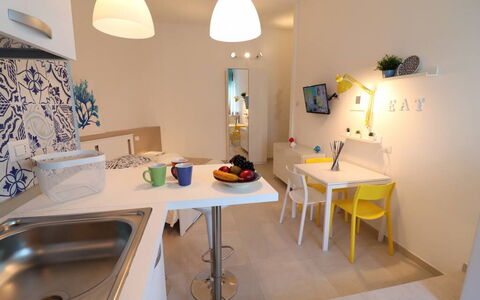 Casa Maya a Otranto: Indretning, Møbel, Gulvbelægning, Træ, Etage, Værelse, Loft, Belysning, Countertop, Køkken