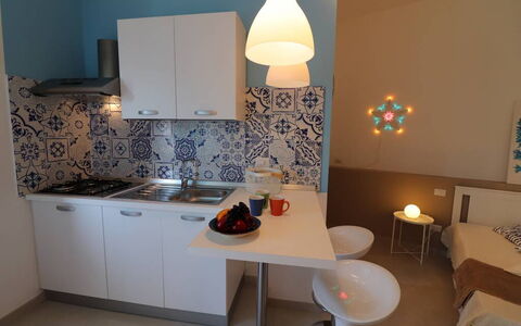 Casa Maya a Otranto: Indretning, Møbel, Gulvbelægning, Etage, Værelse, Køkken, Køkken Apparat, Countertop, Større Bandage, Stol