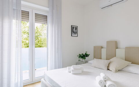 Suite Pineta: Møbel, Indretning, Væg, Seng, Etage, Træ, Gulvbelægning, Soveværelse, Værelse, Hjem