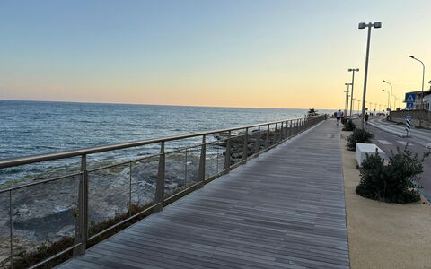 Il Favollo: Horisont, Hav, Coastal Og Oceaniske Landskabsformer, Boardwalk, Walkway, Kyst, Ocean, Kyst, Gadebelysning, Strand