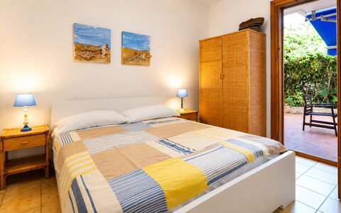 Il Favollo: Etage, Møbel, Lejlighed, Soveværelse, Bejdse, Udvej, Hårdttræ, Seng, Stol, Bed Frame