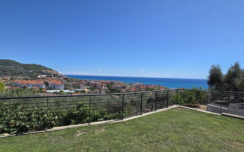 Villa Pineta della Rovere: Blå, Horisont, Hav, Coastal Og Oceaniske Landskabsformer, Kyst, Ocean, Hegn, Altan, Gelænder, Tropics