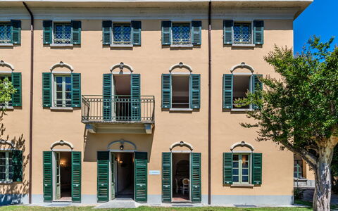 Cà Pendula: Facade, Boligområde, Hjem, Dør, Estate, Altan, Villa, Mansion, Hacienda