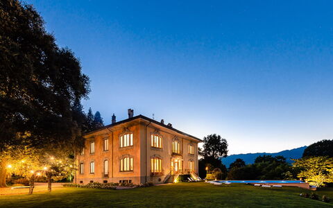 Flor Grand Lake Villa: Bygning, Hus, Arkitektur, Facade, Hjem, Estate, Land Lot, Stuehus, Mansion, Villa