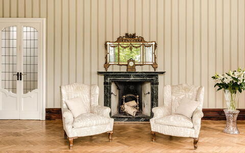 Flor Grand Lake Villa: Møbel, Indretning, Træ, Gulvbelægning, Etage, Belysning, Hjem, Trægulve, Stue, Værelse