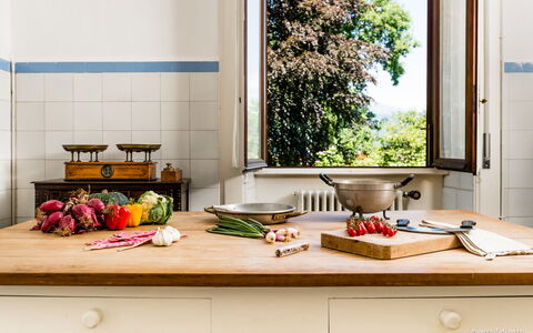 Flor Grand Lake Villa: Bordservice, Køkken, Frugt, Mad, Countertop, Indretning, Møbel, Køkken Apparat, Fremstille, Hjem