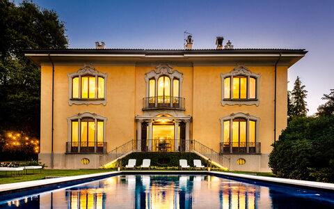 Flor Grand Lake Villa: Facade, Arkitektur, Hjem, Estate, Mansion, Villa, Molding, Altan, Afspejling, Historisk Hus