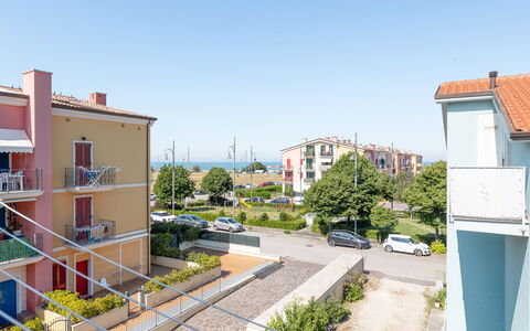 Seaside Apartment: Boligområde, Lejlighed, Kvarter, Urban Design, Menneskelig Bosættelse, Hjem, Ejerlejlighed, Altan, Blandet Brug, Forstad