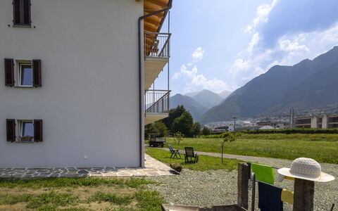 Isola Verde Garden Home: Bakke, Bjergkæde, Hill Station, Dal, Kam, Altan, Alps, Veranda, Bjerglandsby, Massif