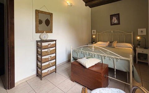 Villa Simona: Møbel, Indretning, Seng, Gulvbelægning, Etage, Soveværelse, Loft, Træ, Værelse, Sengetøj
