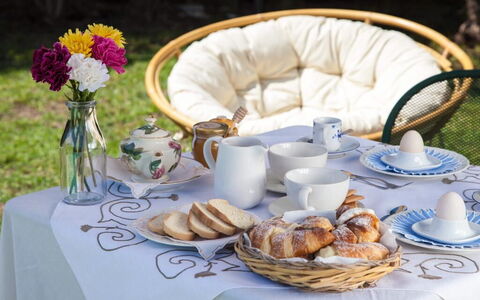 Casa Goel: Bordservice, Serveware, Kop, Tallerkner, Kaffekop, Bord, Møbel, Porcelæn, Drinkware, Mad