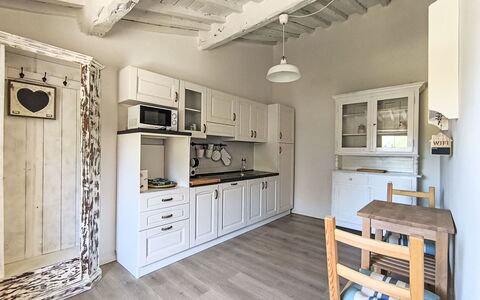 Scarlino 35: Møbel, Indretning, Træ, Gulvbelægning, Loft, Etage, Værelse, Cabinetry, Køkken, Hjem