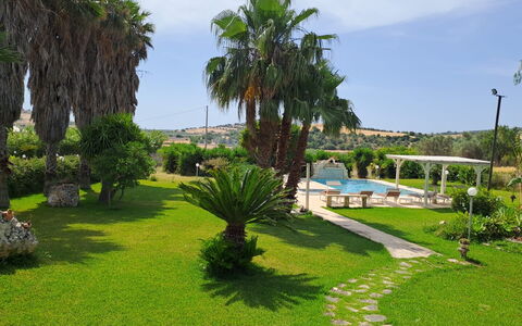 Villa le 2 Emme: Træ, Svømmepøl, Udvej, Have, Landscaping, Lawn, Hacienda, Eco Hotel, Backyard