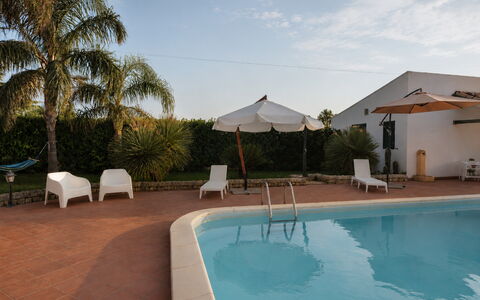 Villa Cigno Reale: Svømmepøl, Udvej, Liggestol, Eco Hotel, Hacienda, Skygge, Hotel, Udendørs Møbler, Paraply