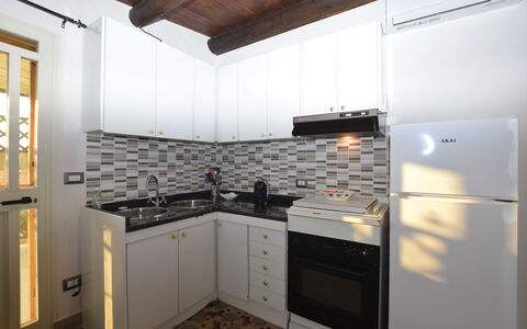 Villa Cigno Reale: Køkken, Køkken Apparat, Countertop, Større Bandage, Indretning, Cabinetry, Gulvbelægning, Træ, Komfur, Møbel