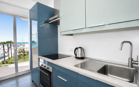 La Casa di Luigi: Køkken, Countertop, Større Bandage, Cabinetry, Gulvbelægning, Lejlighed, Etage, Møbel, Køkken Apparat, Tap