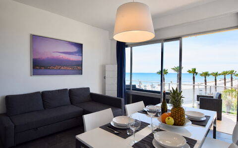 La Casa di Luigi: Møbel, Hav, Skygge, Stol, Lejlighed, Ocean, Kyst, Udvej, Hotel