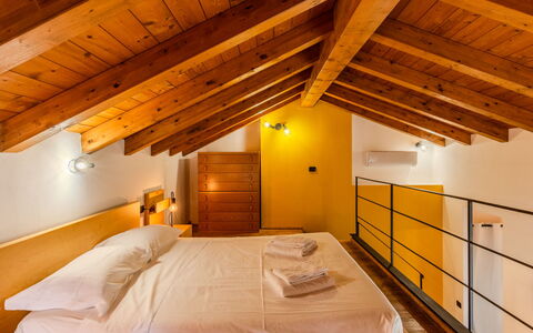 Tiny Loft: Indretning, Loft, Udvej, Bejdse, Hotel, Hårdttræ, Soveværelse, Bed Frame, Seng, Boutique Hotel