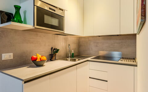 Riva&Lago: Køkken, Countertop, Køkken Apparat, Cabinetry, Indretning, Gulvbelægning, Møbel, Større Bandage, Træ, Husholdningsapparat