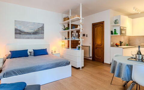 Riva&Lago: Møbel, Indretning, Gulvbelægning, Etage, Væg, Værelse, Træ, Loft, Seng, Soveværelse