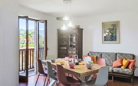 Casa Giamba: Møbel, Udendørs Møbler, Stol, Have, Bejdse, Lawn, Hårdttræ, Skygge, Backyard