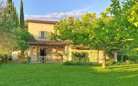 Cairaossa Tuscan Retrait: Møbel, Indretning, Gulvbelægning, Etage, Trægulve, Træ, Stol, Loft, Køkken & Spisebord, Bord