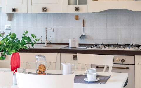 Sweet Loreto: Køkken, Møbel, Countertop, Køkken Apparat, Indretning, Cabinetry, Træ, Større Bandage, Gulvbelægning, Bordservice