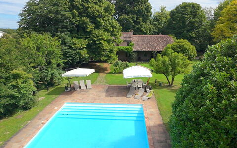 Villa Dorina: Svømmepøl, Udvej, Have, Skygge, Estate, Lawn, Hacienda, Backyard, Eco Hotel, Stuehus
