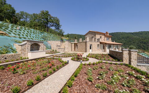 Villa Maddalena alla Guglielmesca: Landskab, Busk, Landdistrikt, Have, Bunddække, Estate, Landscaping, Stuehus, Landsby, Plantation