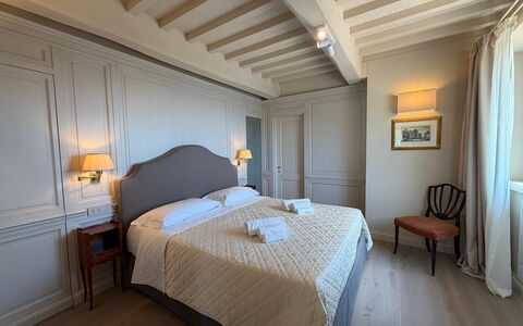 Villa Maddalena alla Guglielmesca: Soveværelse, Møbel, Sengetøj, Sengetøj, Seng, Bed Frame, Sengetøj, Madras, Lampe, Hotel