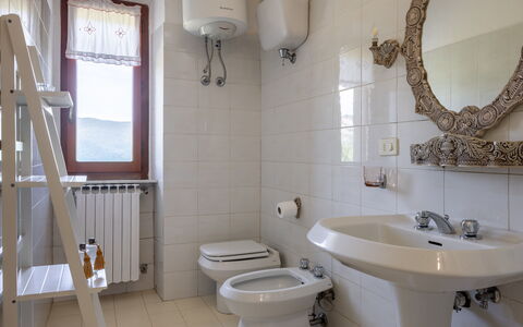Il Cipresso, Casa dei Nonni, Cortona: Gulvbelægning, Indretning, Etage, Værelse, Sanitærarmatur, Dør, Håndvask, Loft, Lysarmatur, Tap