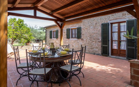 Il Cipresso, Casa Lucia, Cortona: Møbel, Dør, Stol, Hjem, Blomsterkrukke, Køkken & Spisebord, Udendørs Bord, Udendørs Møbler, Gårdhave, Have