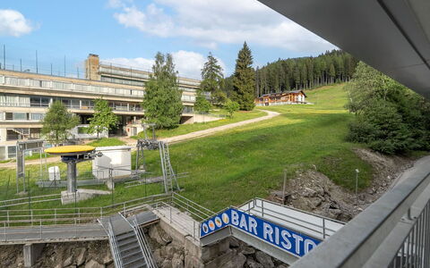 Artuik 448: Bygning, Væg, Vindue, Boligområde, Kvarter, Facade, Hus, Stad, Hjem, Altan