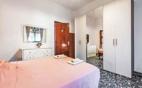 Villetta Luisa: Møbel, Køkken & Spisebord, Stol, Etage, Hav, Altan, Ocean, Udvej, Eco Hotel, Spisestue