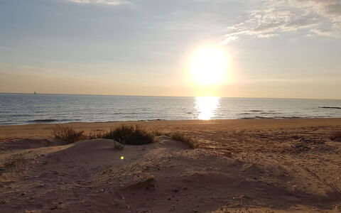 Le Vele della Contea: Himmel, Horisont, Strand, Krop Af Vand, Vandressourcer, Naturligt Miljø, Sol, Kyst, Hav