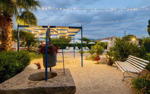 Villa Didymos: Skygge, Landscaping, Have, Pergola, Blomsterkrukke, Udendørs Struktur, Eco Hotel, Hacienda, Baldakin