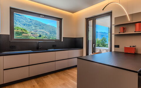 Aura: Indretning, Køkken, Countertop, Gulvbelægning, Træ, Møbel, Loft, Lysarmatur, Hjem, Cabinetry