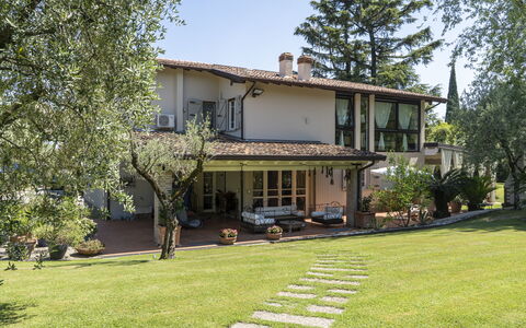 Villa El Perlè, Padenghe sul Garda: Hjem, Hus, Boligområde, Have, Estate, Stuehus, Sommerhus, Lawn, Hacienda, Villa