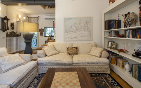 Villa El Perlè, Padenghe sul Garda: Møbel, Indretning, Couch, Gulvbelægning, Væg, Etage, Træ, Stue, Værelse, Loft