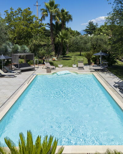 Villa El Perlè, Padenghe sul Garda: Svømmepøl, Vand, Udendørs Møbler, Udvej, Liggestol, Paraply, Møbel, Thermae, Eco Hotel, Water Feature