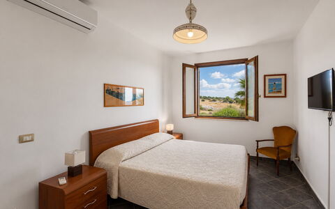 Villa Don Pino: Lejlighed, Bejdse, Hårdttræ, Bed Frame, Hotel, Billedramme, Seng, Soveværelse, Sengebord, Suite
