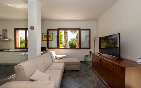 Villa Don Pino: Møbel, Indretning, Gulvbelægning, Couch, Træ, Etage, Stue, Værelse, Loft, Bord