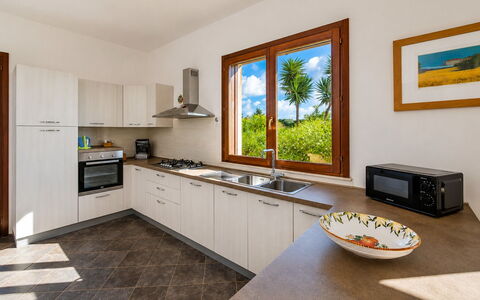 Villa Don Pino: Køkken, Countertop, Indretning, Gulvbelægning, Træ, Køkken Apparat, Hjem, Værelse, Cabinetry, Møbel