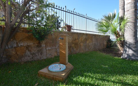 La Villa di Giusy: Have, Landscaping, Lawn, Backyard, Gård, Walkway