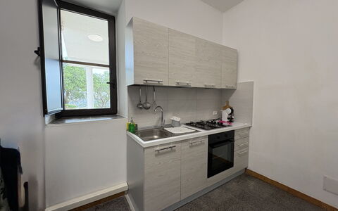 Casale Nardi: Køkken, Køkken Apparat, Countertop, Større Bandage, Gulvbelægning, Køkkenvask, Træ, Cabinetry, Indretning, Etage