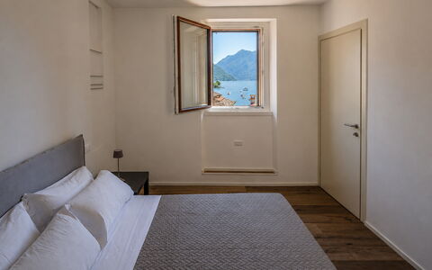 Next Comacina, Lago di Como with Garage: Væg, Gulvbelægning, Indretning, Soveværelse, Træ, Etage, Møbel, Seng, Værelse, Sengetøj